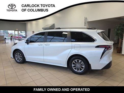 Used 2024 Toyota Sienna XLE FWD image 9