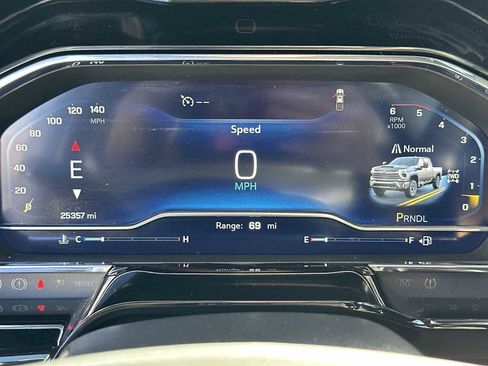 Used 2025 Chevrolet Silverado 2500 LT w/ Convenience Package image 24