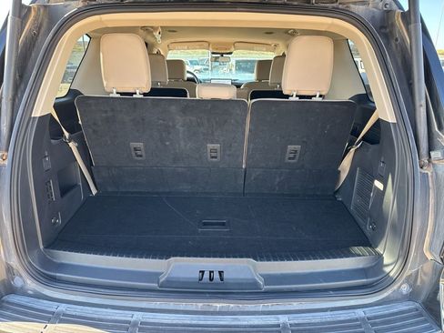 Used 2023 Ford Expedition XLT image 10