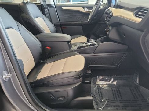 Used 2022 Ford Escape Titanium w/ Titanium Elite Package AWD/4WD image 4
