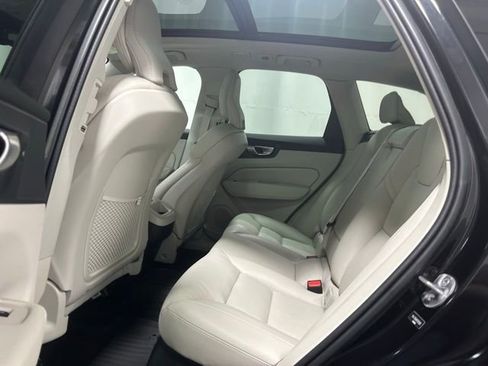 Used 2023 Volvo XC60 B5 Plus w/ Climate Package AWD/4WD image 12