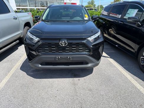 Used 2025 Toyota RAV4 XLE AWD/4WD image 2