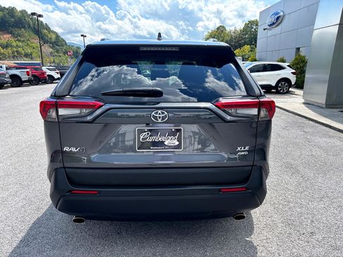 Used 2022 Toyota RAV4 XLE image 3