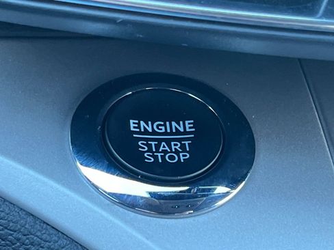 Used 2024 Ford Explorer XLT w/ Equipment Group 202A image 11