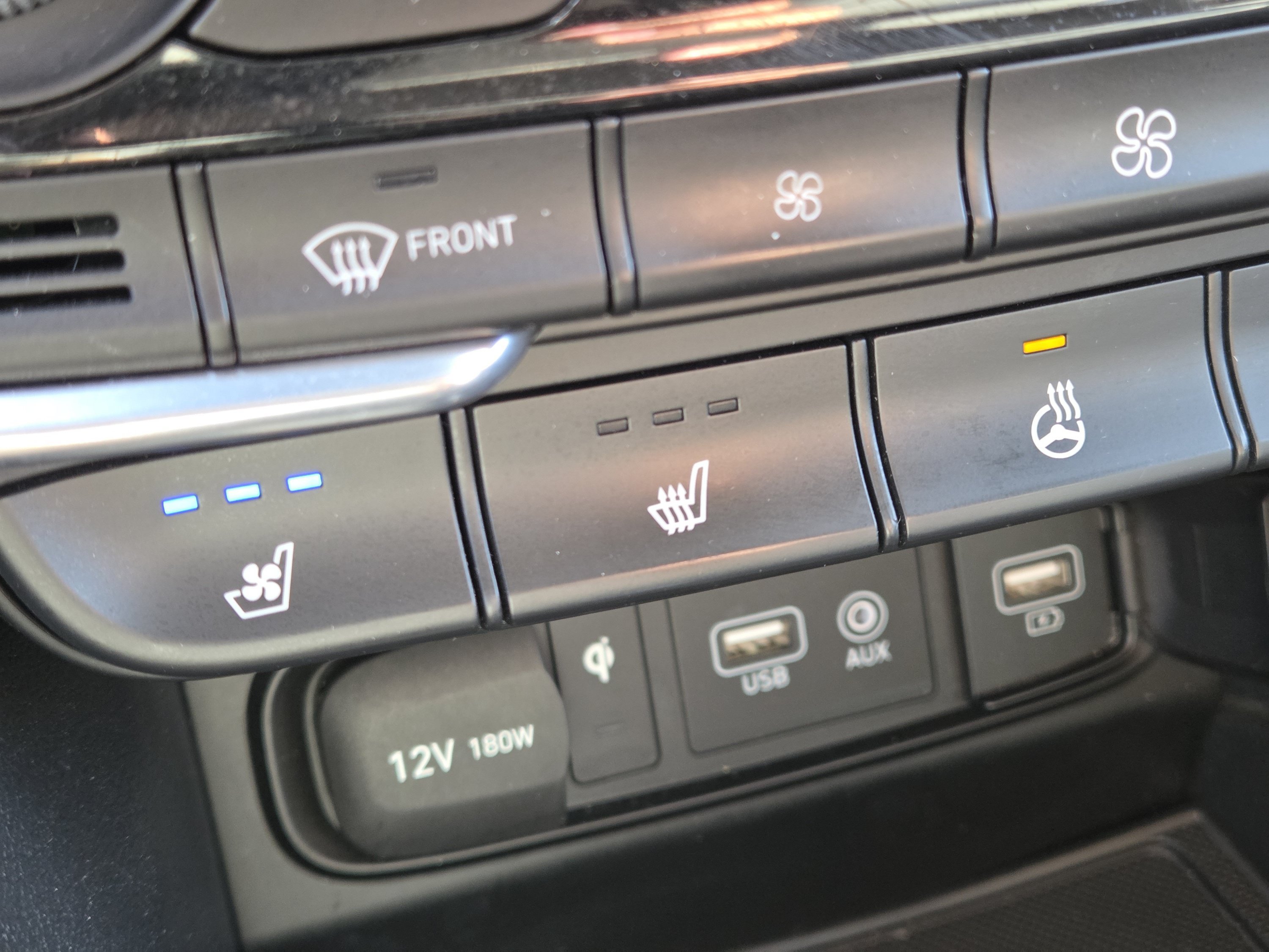 Used 2020 Hyundai Santa Fe Limited AWD/4WD image 12