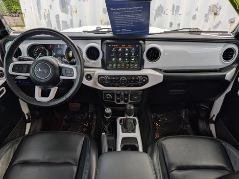 Used 2022 Jeep Wrangler Unlimited Sahara w/ Cold Weather Group AWD/4WD image 16
