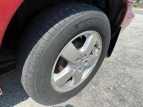 Used 2006 Dodge Caravan SXT w/ Popular Equipment Group I image 13