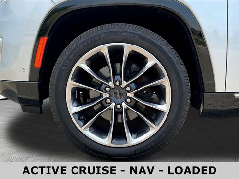 Used 2022 Jeep Wagoneer Series III w/ Premium Group I AWD/4WD image 35
