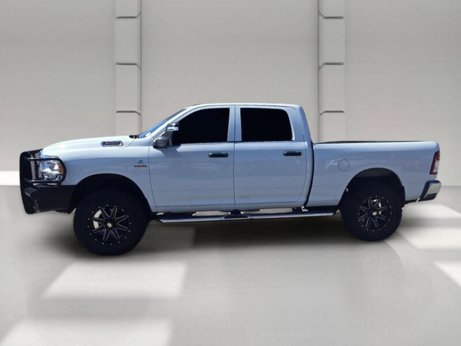Used 2024 RAM 3500 Tradesman w/ Chrome Appearance Group AWD/4WD image 4