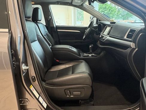Used 2018 Toyota Highlander XLE AWD/4WD image 7