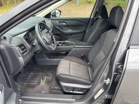 Used 2025 Nissan Rogue SV AWD/4WD image 9