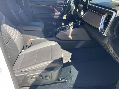 Used 2023 GMC Canyon Denali image 8