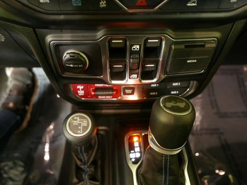 Used 2021 Jeep Wrangler Unlimited Rubicon 4xe w/ Cold Weather Group AWD/4WD image 21