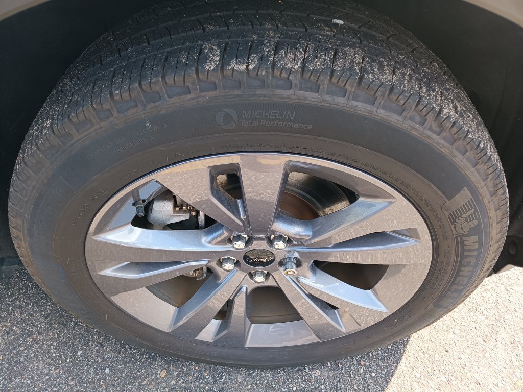 Used 2024 Ford Explorer XLT w/ Equipment Group 202A AWD/4WD image 4