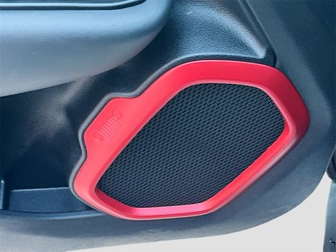 Used 2023 Jeep Renegade Trailhawk image 19