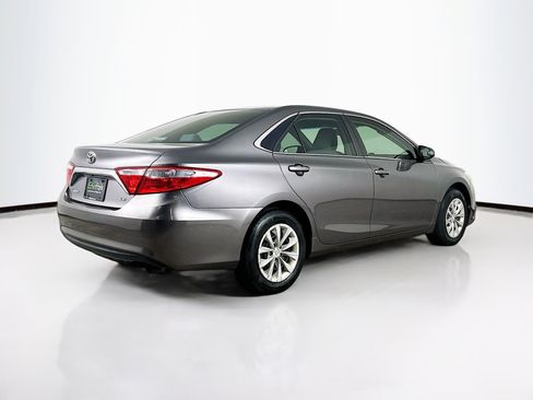Used 2015 Toyota Camry LE image 9