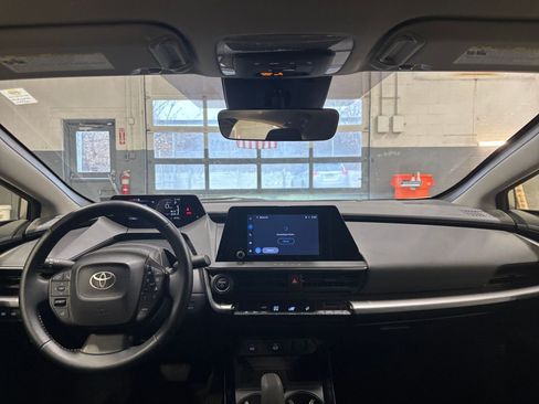 Used 2025 Toyota Prius LE image 31