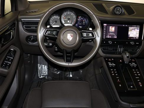 Used 2024 Porsche Macan AWD/4WD image 3