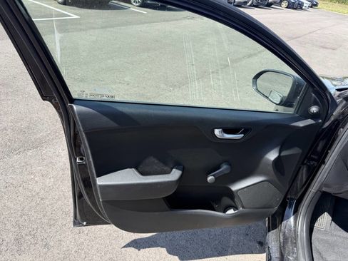 Used 2018 Kia Rio LX image 16