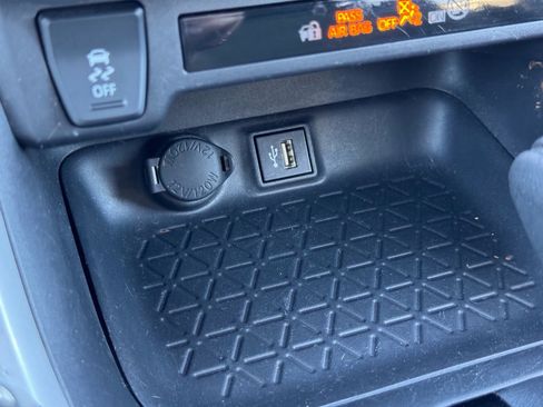 Used 2024 Toyota RAV4 LE image 29