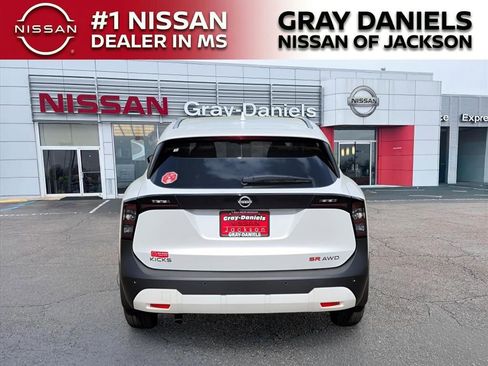 New 2025 Nissan Kicks SR image 19