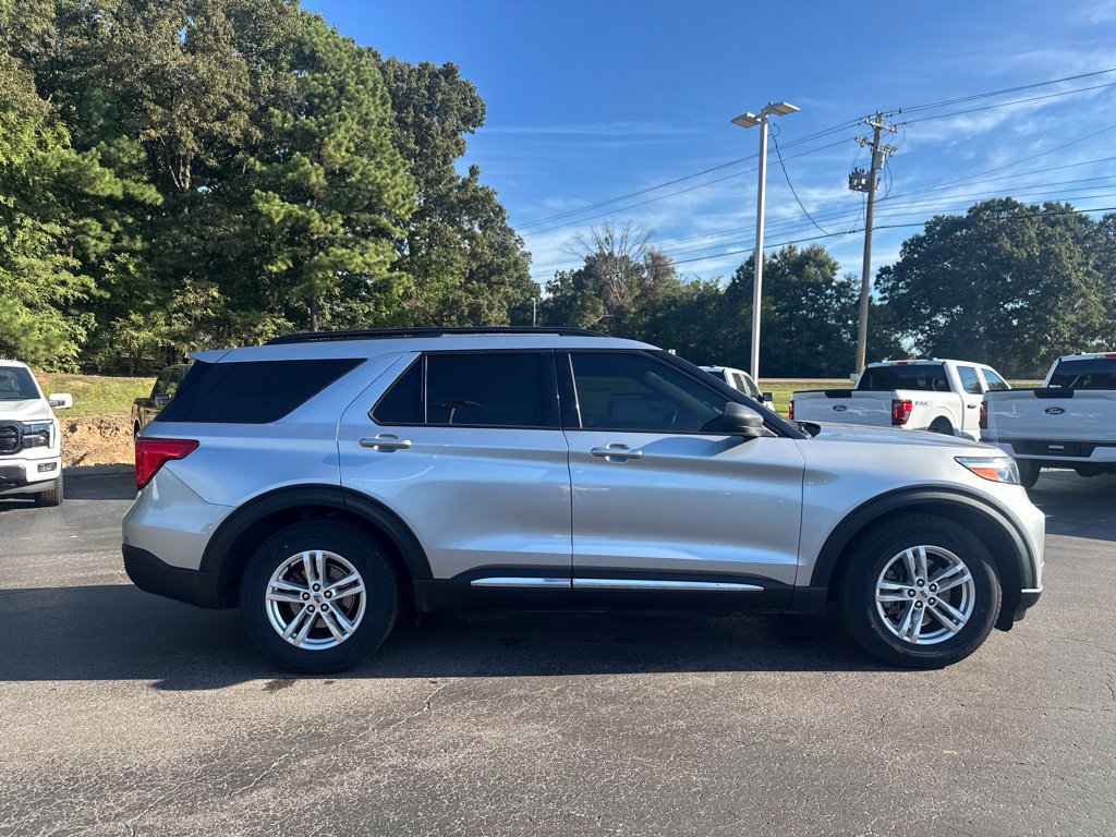 Used 2020 Ford Explorer XLT w/ Equipment Group 202A RWD image 2