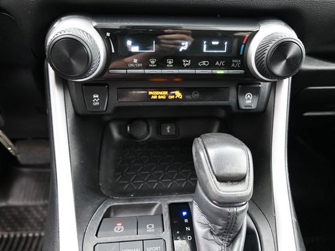 Certified 2022 Toyota RAV4 LE image 13