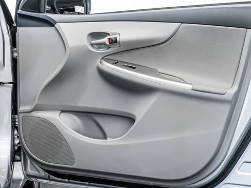 Used 2012 Toyota Corolla LE FWD image 10