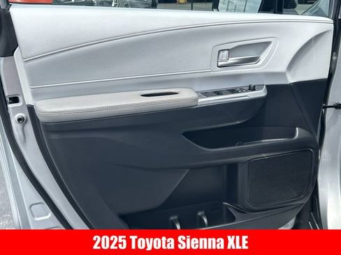 Certified 2025 Toyota Sienna XLE w/ XLE Plus Package FWD image 4