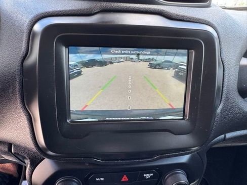 Used 2019 Jeep Renegade Latitude w/ Cold Weather Group AWD/4WD image 24