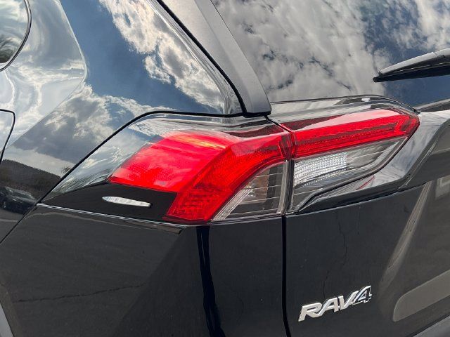 Used 2025 Toyota RAV4 XLE FWD image 17