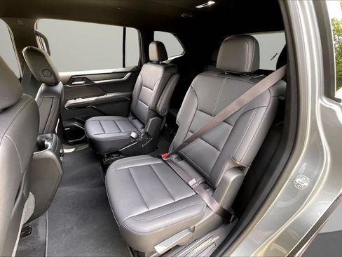 Used 2025 GMC Acadia Elevation w/ Elevation Premium Package FWD image 22