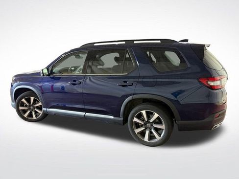 Used 2024 Honda Pilot Touring image 4