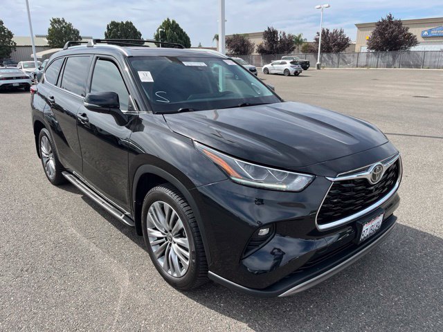 Used 2022 Toyota Highlander Platinum FWD image 1