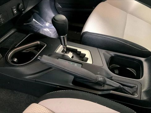 Used 2018 Toyota RAV4 XLE AWD/4WD image 17
