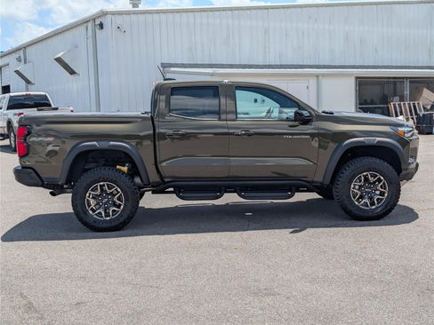 Used 2024 Chevrolet Colorado ZR2 w/ ZR2 Convenience Package III AWD/4WD image 7
