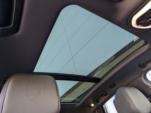 Certified 2026 Porsche Macan AWD/4WD image 27