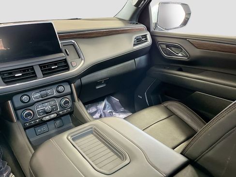 Used 2023 Chevrolet Suburban High Country w/ Advanced Technology Package image 25