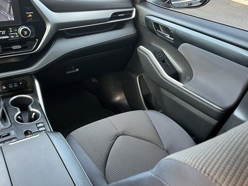 Certified 2023 Toyota Highlander LE image 16