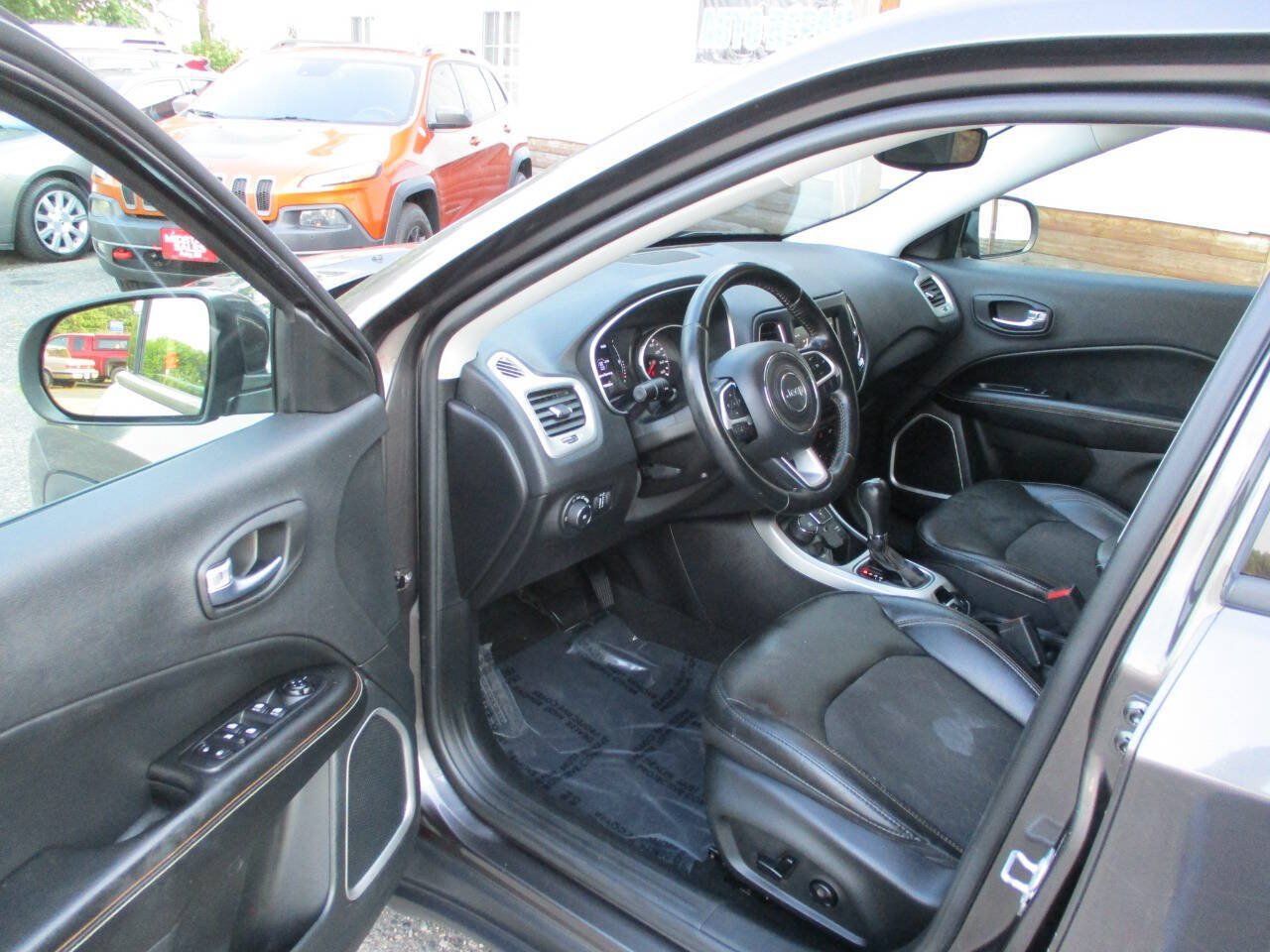 Used 2020 Jeep Compass Latitude w/ Cold Weather Group AWD/4WD image 14