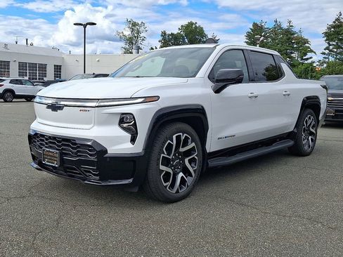 Used 2024 Chevrolet Silverado EV RST image 3