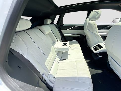 Used 2024 Cadillac Lyriq Luxury RWD image 32