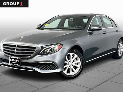 Used 2017 Mercedes-Benz E 300 4MATIC image 1