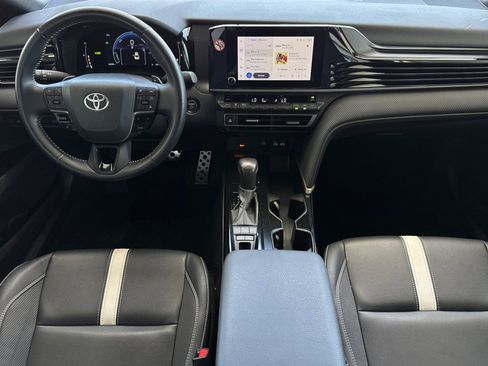 Used 2025 Toyota Camry SE FWD image 16