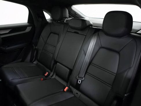 Certified 2025 Porsche Cayenne Coupe image 31