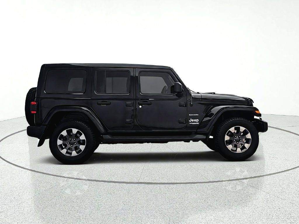 Used 2018 Jeep Wrangler Unlimited Sahara AWD/4WD image 8
