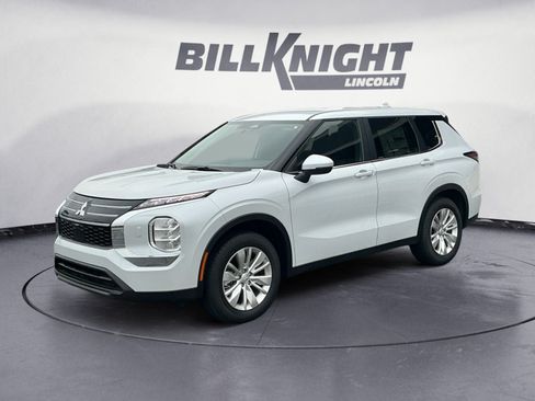 Used 2025 Mitsubishi Outlander ES AWD/4WD image 1