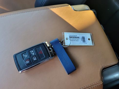 Used 2023 Land Rover Defender 130 X-Dynamic SE image 46