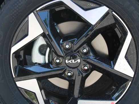New 2026 Kia Seltos EX FWD image 17