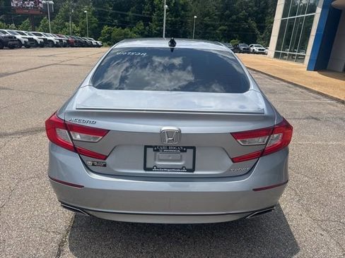 Used 2018 Honda Accord Sport image 10